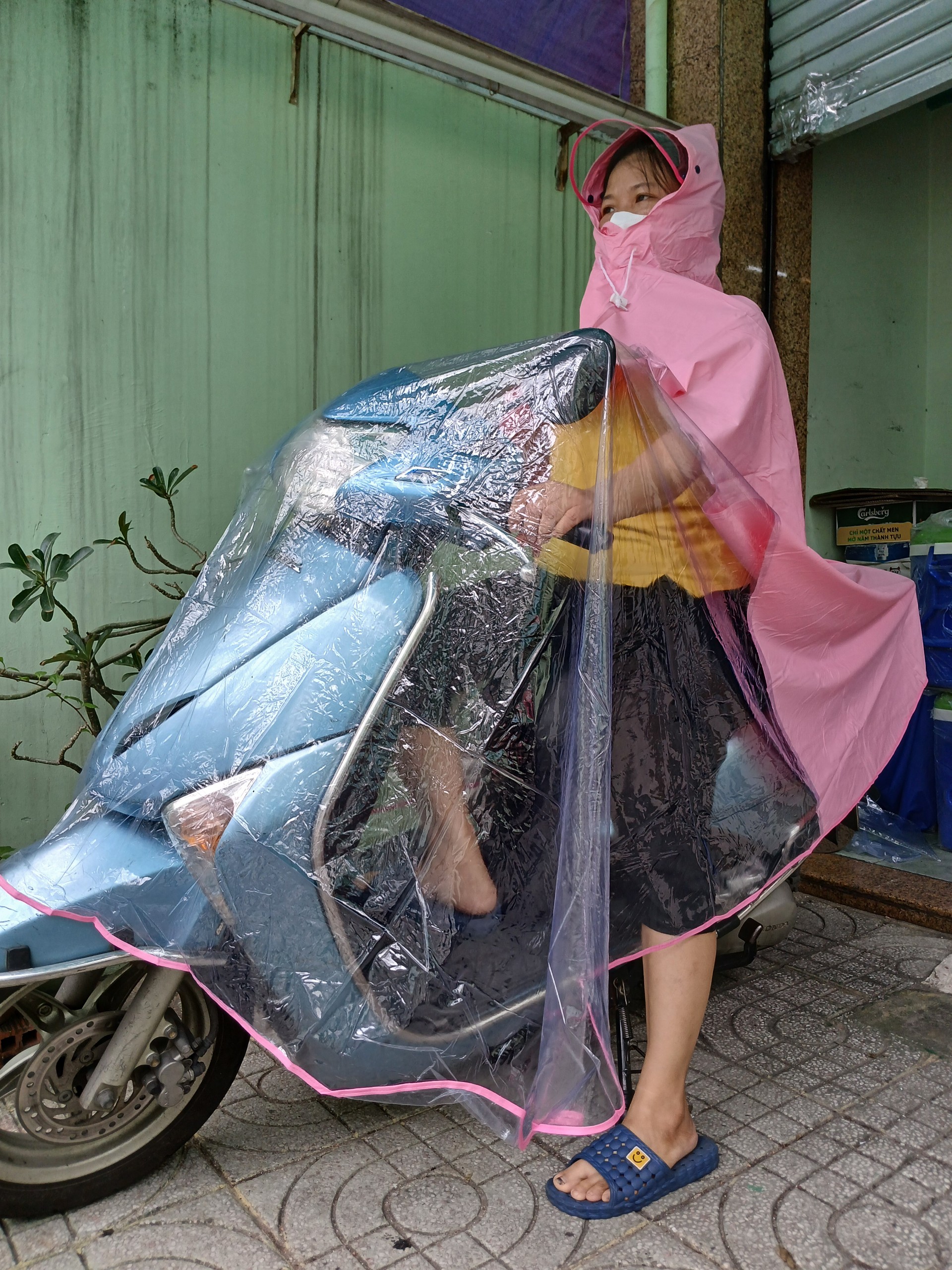 [HỎA TỐC] Áo mưa mẹ và bé nửa trước trong suốt che phủ toàn thân kèm kính chắn mưa cực kỳ tiện lợi