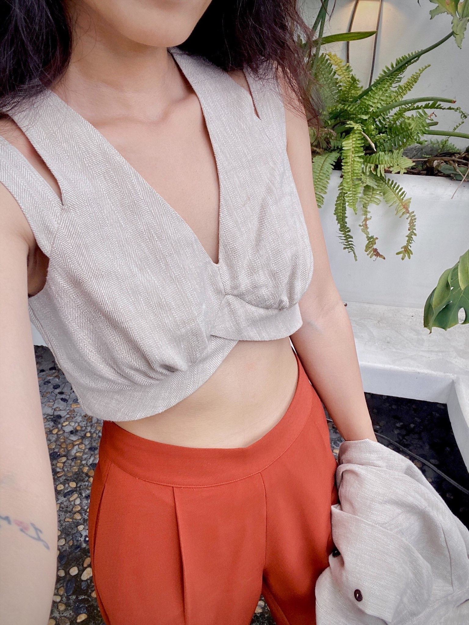 [NHẬP MÃ NOVFALAZSOCIAL02 GIẢM 40K ĐƠN 199K  ] Áo kiểu crop MAYBI bố dệt nâu