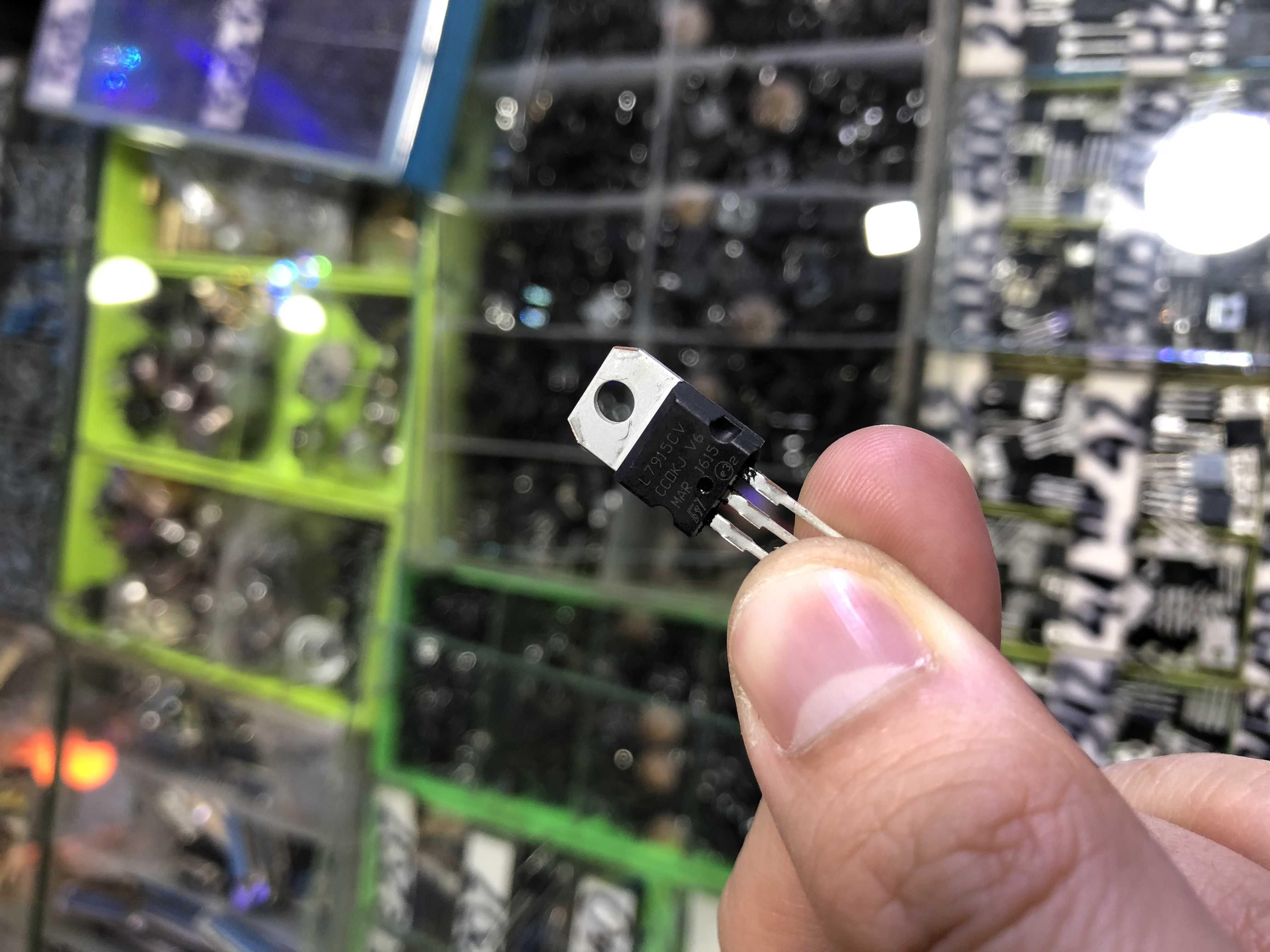 5 con ic ổn áp l7915