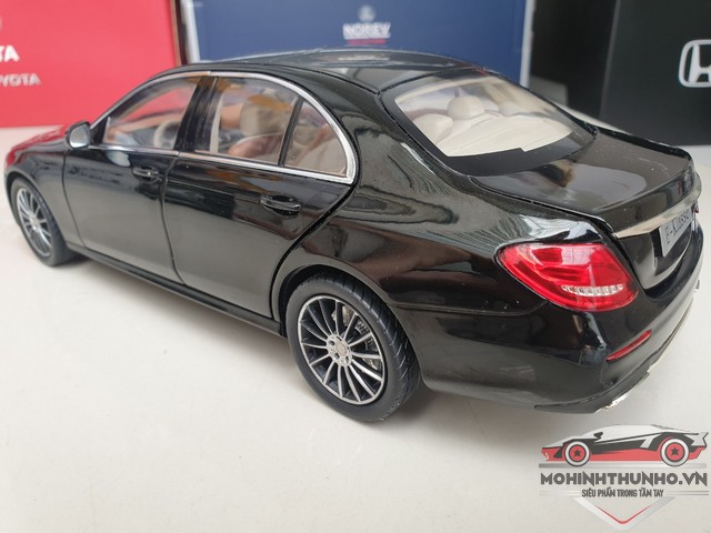 [HCM]Xe mô hình Mercedes E Class E300L tỉ lệ 1:18