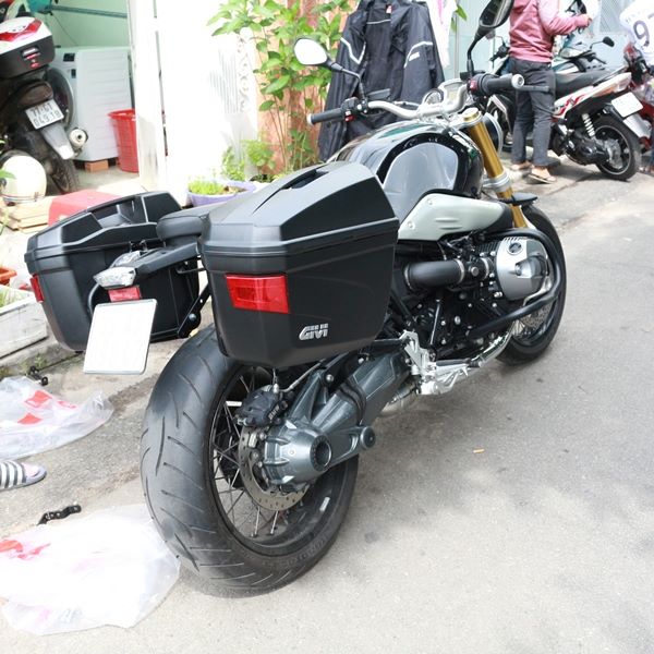 Thùng hông xe máy Givi E22N - BOGIA.VN