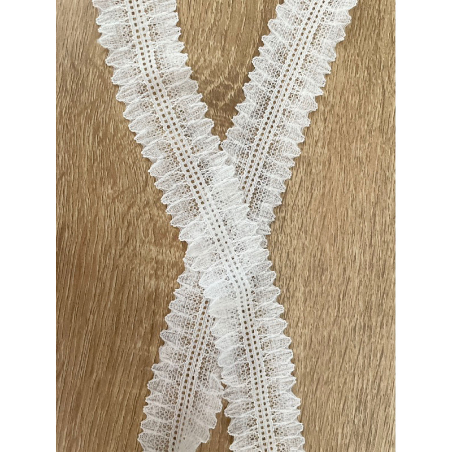 [0019] - 1m Viền ren thun khổ 3cm
