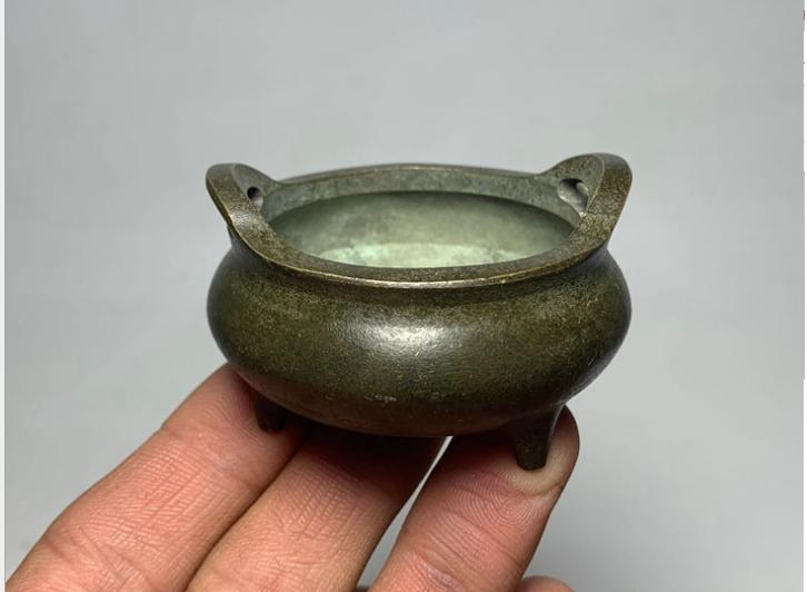 Lư Xông Trầm Hương Ba Chân Đồng Cổ