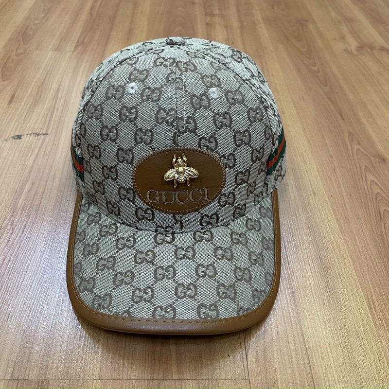 nón kết gucci thêu logo hình bướm