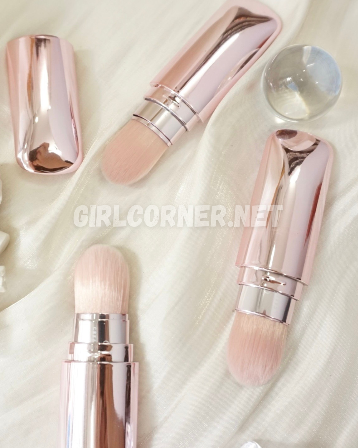 Cọ che khuyết điểm Feather B Kabuki