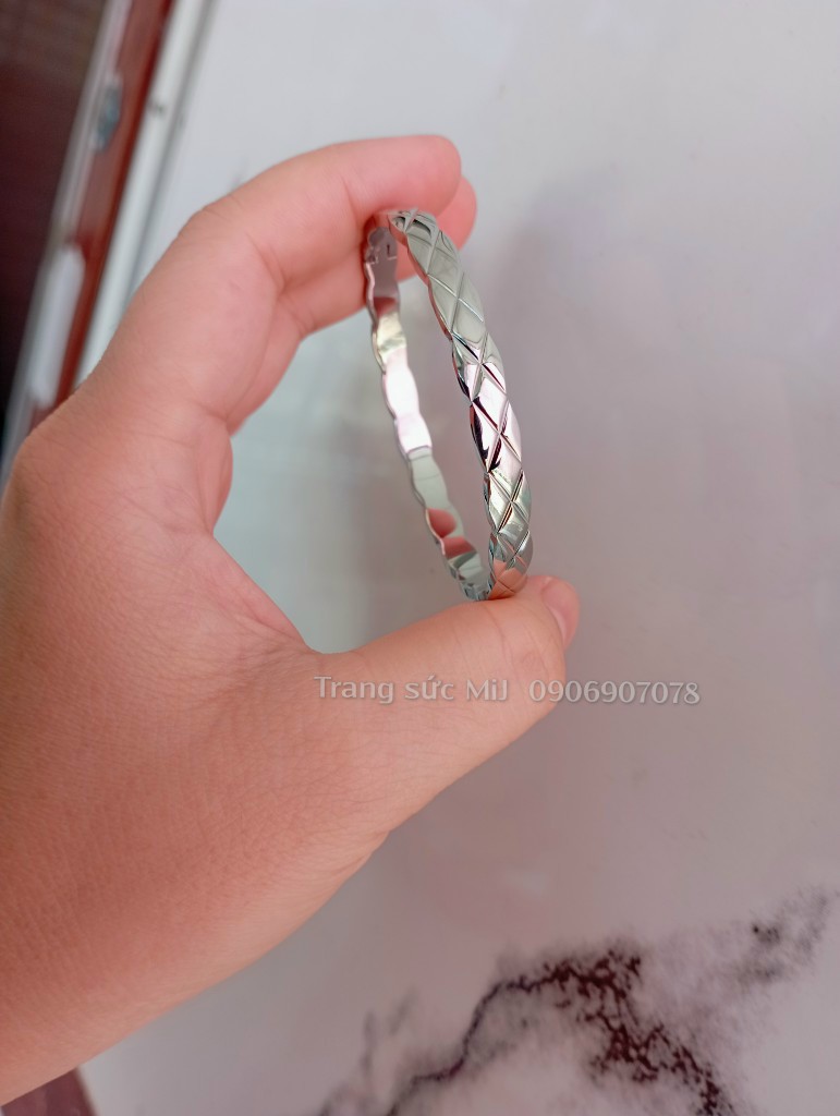 VÒNG TAY TITAN CHẠM KIỂU