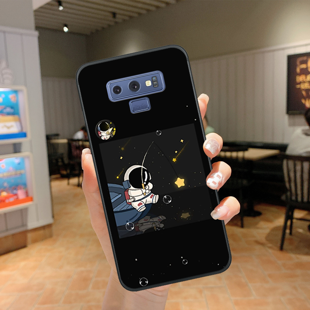 Ốp lưng Samsung Note 8/ Note 9 hình vũ trụ, phi hành gia astronaut