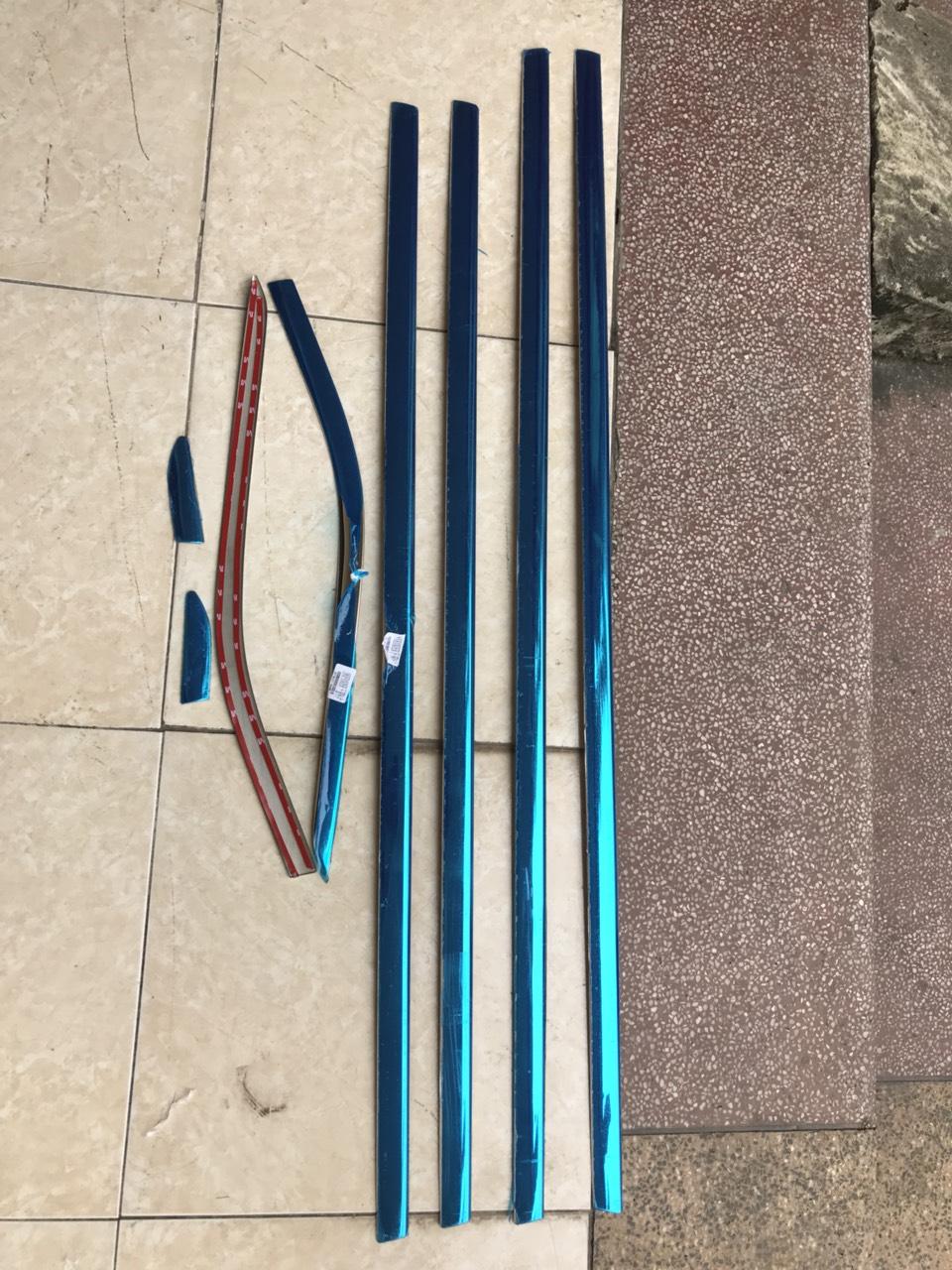 Nẹp viền chân kính xe Xpander