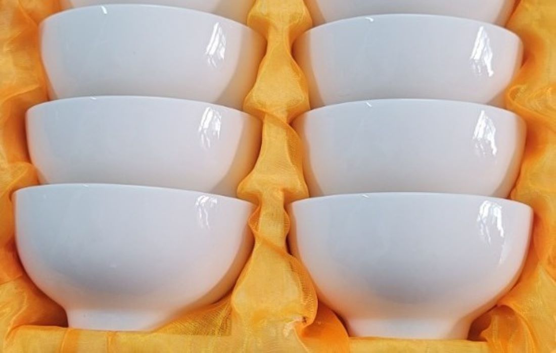 BỘ TÔ, CHÉN DĨA GỐM SỨ TRẮNG 4D CAO CẤP (GỒM 3 TÔ BẦU, 4 DĨA SÂU, 6 CHÉN CƠM, 6 DĨA ĐỰNG TƯƠNG ỚT, 6 MUỖNG, 6 ĐÔI ĐŨA)