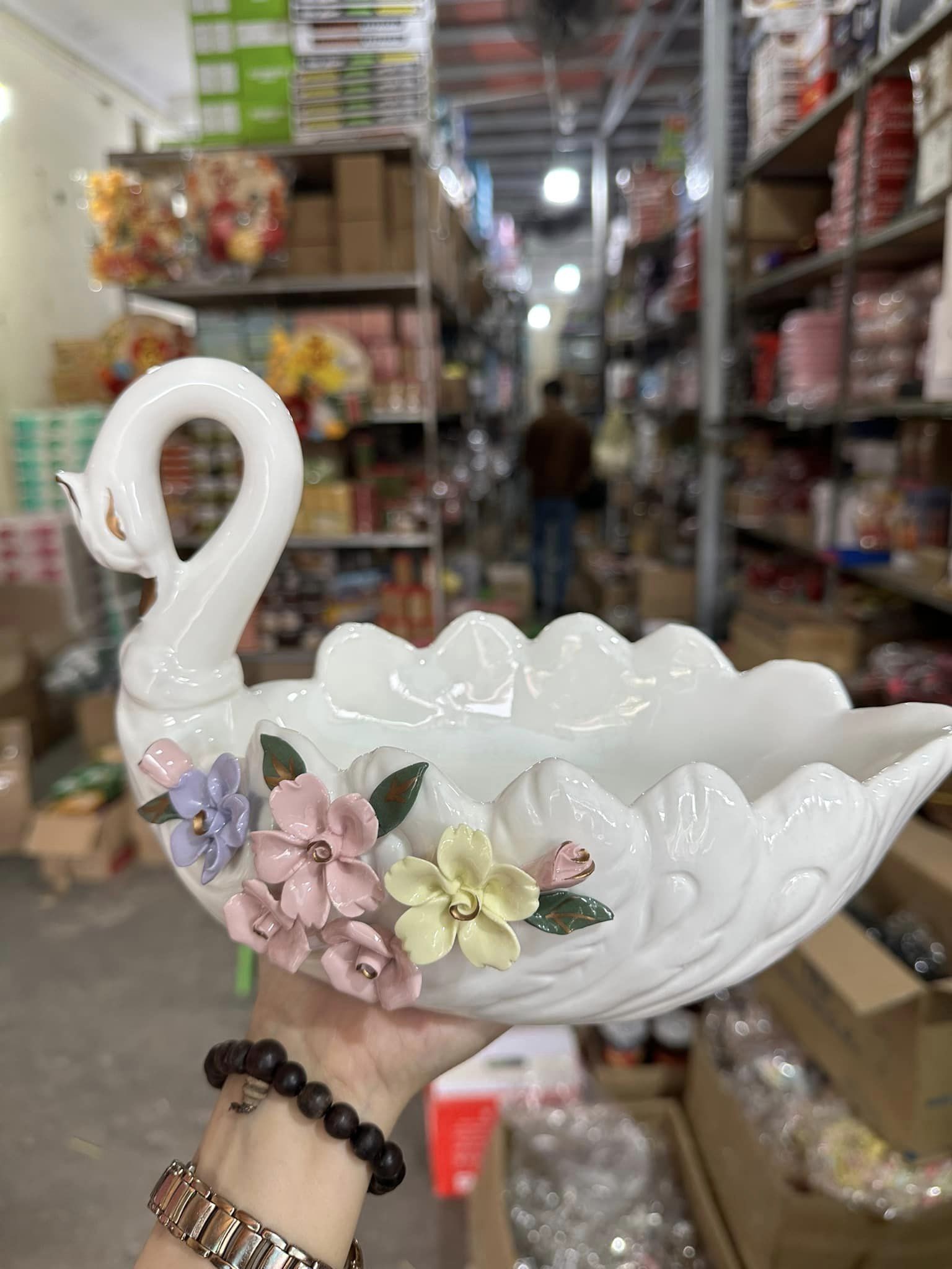 Đĩa đựng trái cây / thức ăn vặt / trái cây hình thiên nga bằng gốm sứ trang trí