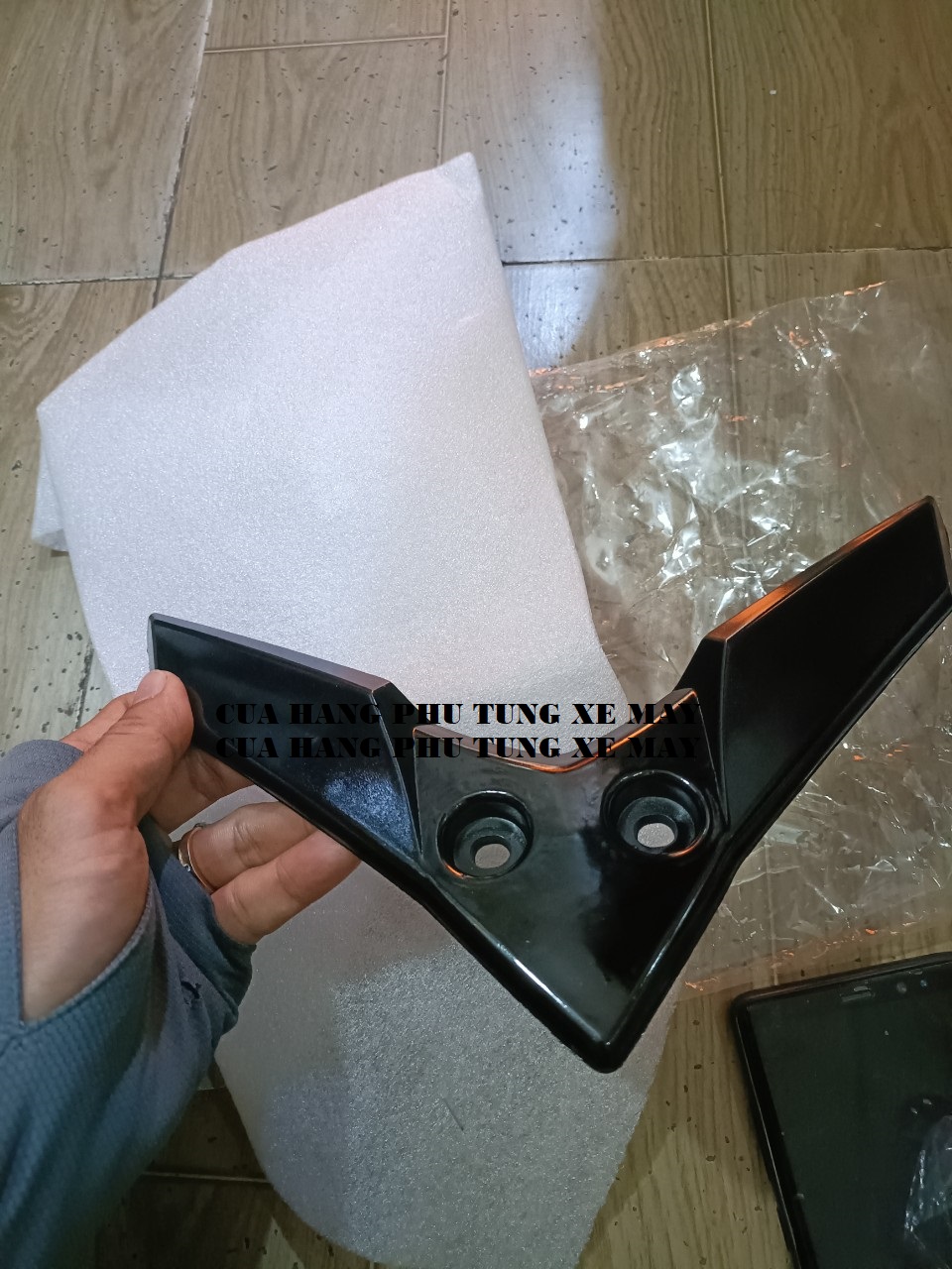 Ốp chữ V mặt nạ Exciter 2006 - 2010