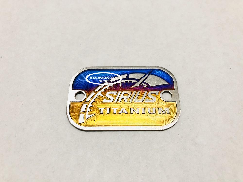 Tem nắp dầu titan gắn sirius