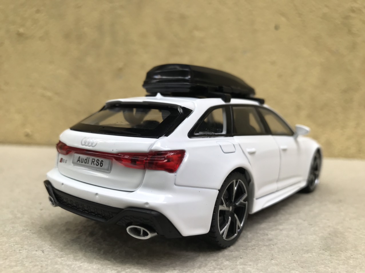 Mô hình xe AUDI RS6 2024 - 1:32