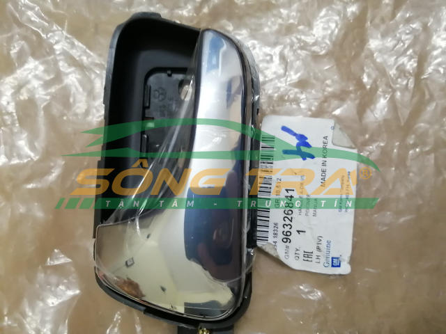 Tay mở cửa trong daewoo magnus bên trái