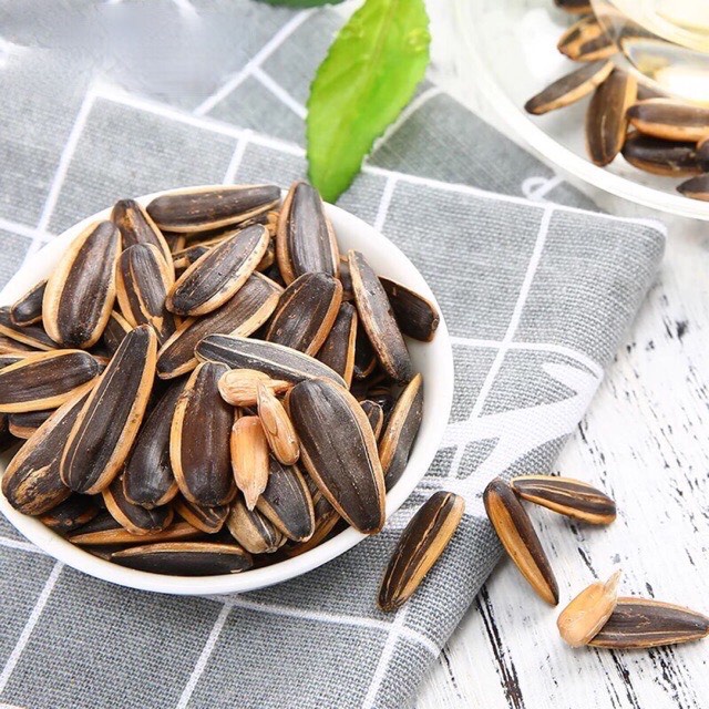 1KG HẠT BÍ TA RANG TAY GIÒN TAN BAO MẤY