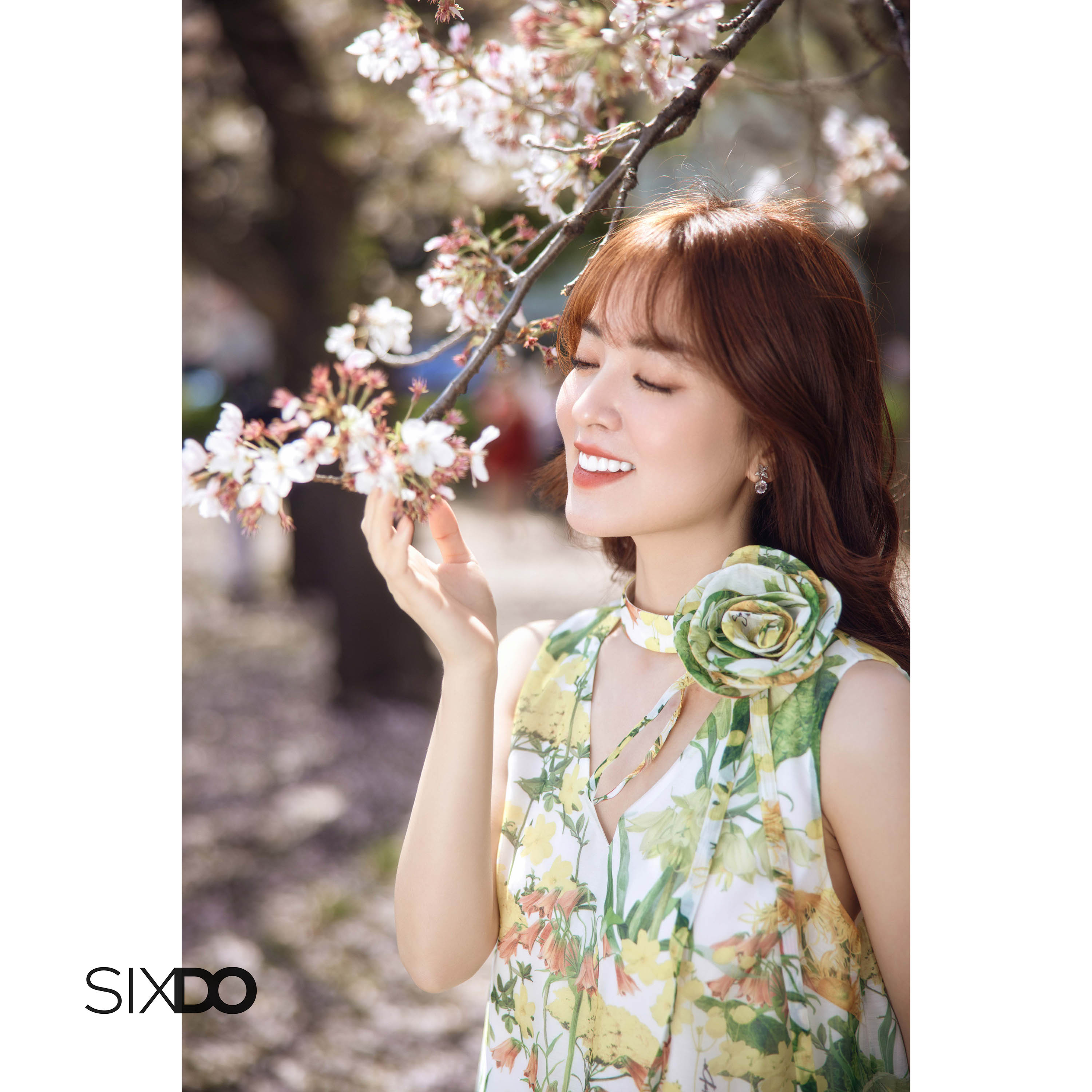 Đầm tơ organza sát nách dáng xòe SIXDO (White Floral Sleeveless Midi Dress)