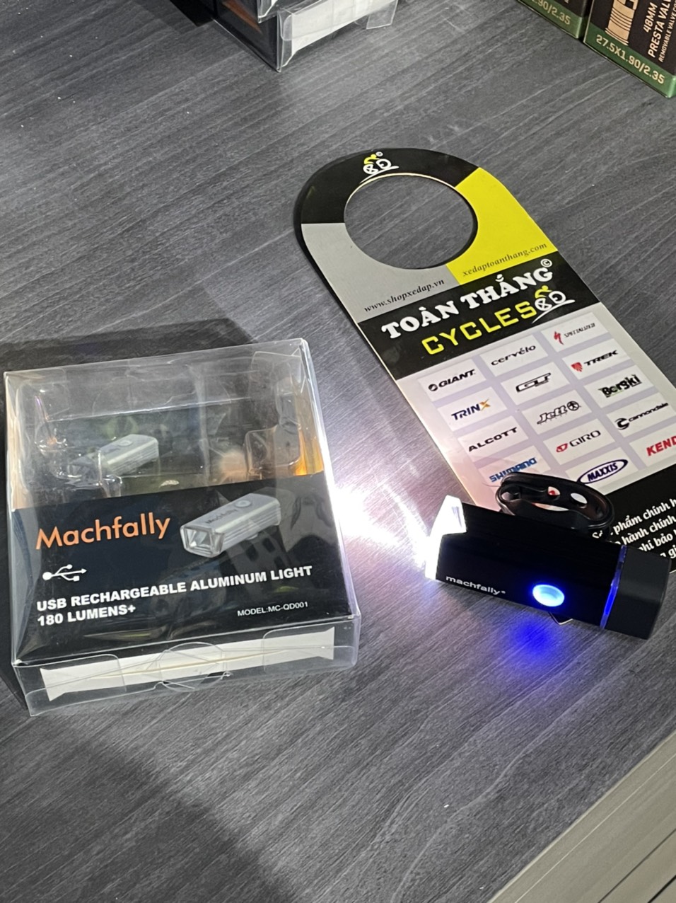 Đèn trước LED xe đạp siêu sáng Machfally sạc USB