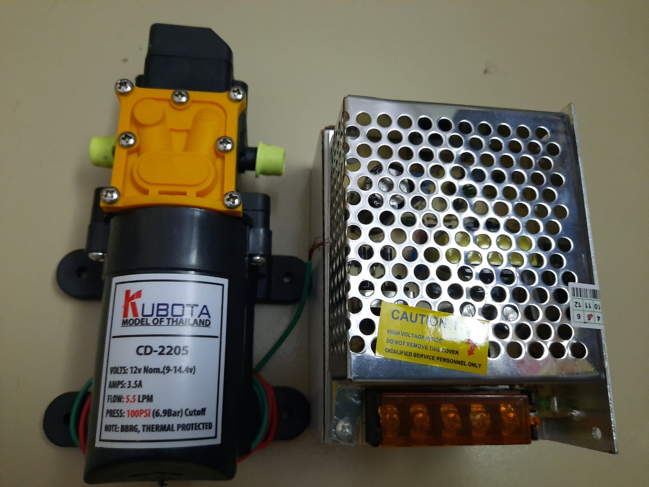 máy bơm mini 12v kubota KÈM NGUỒN dùng cho phun sương, tưới cây, máy giặt,...