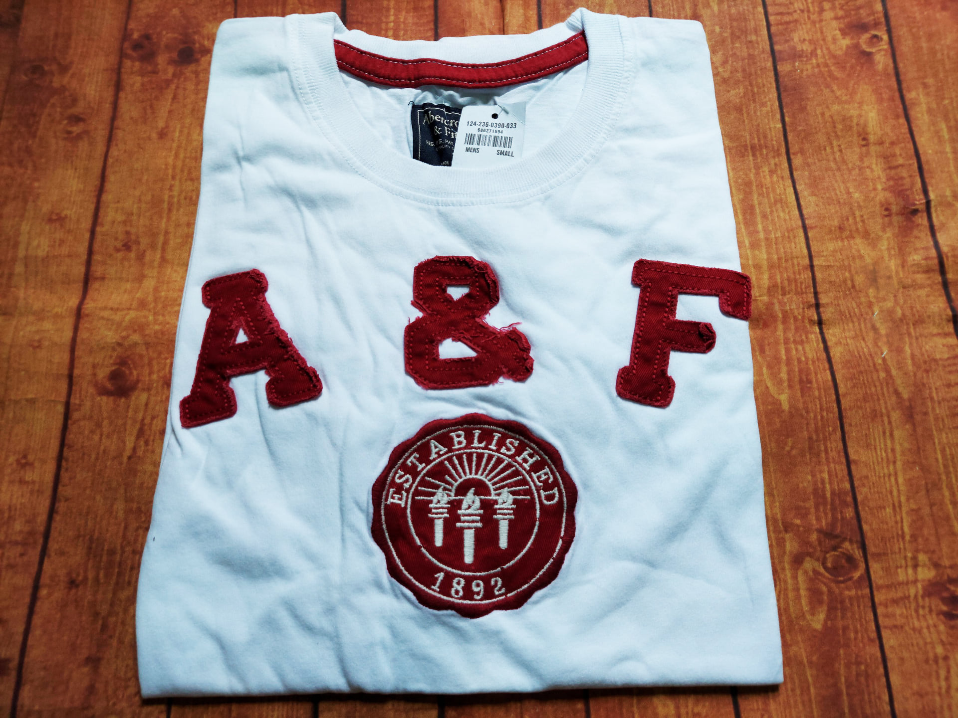 Áo thun Abercrombie A &F White