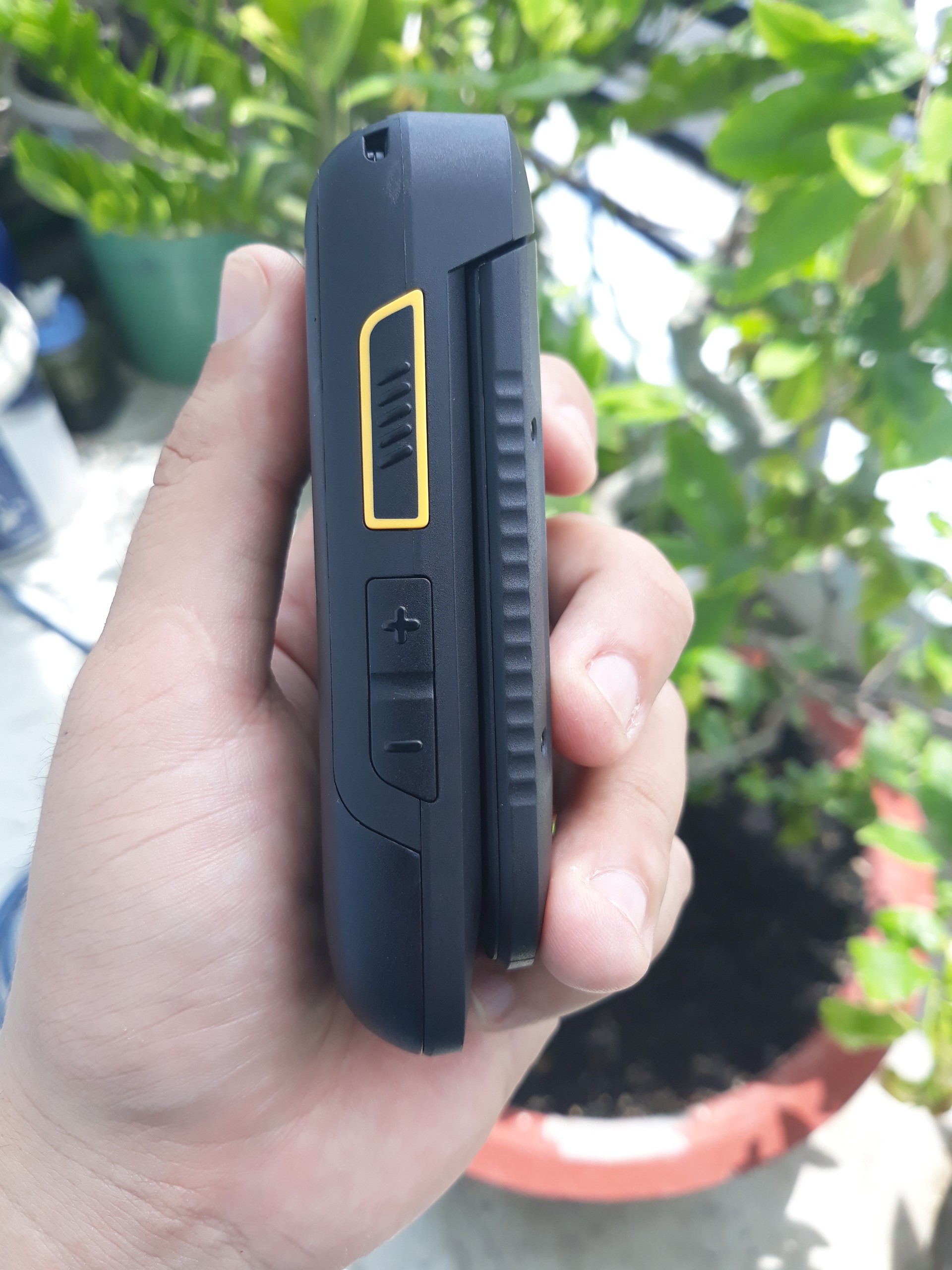 Điện thoại Nắp gập Sonim Xp3800