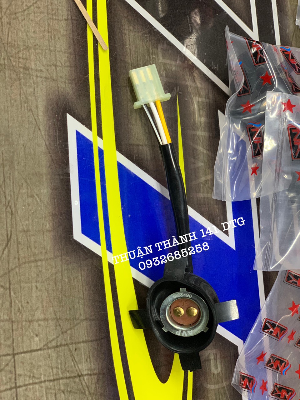 Đuôi đèn trước sport có cao su - xipo