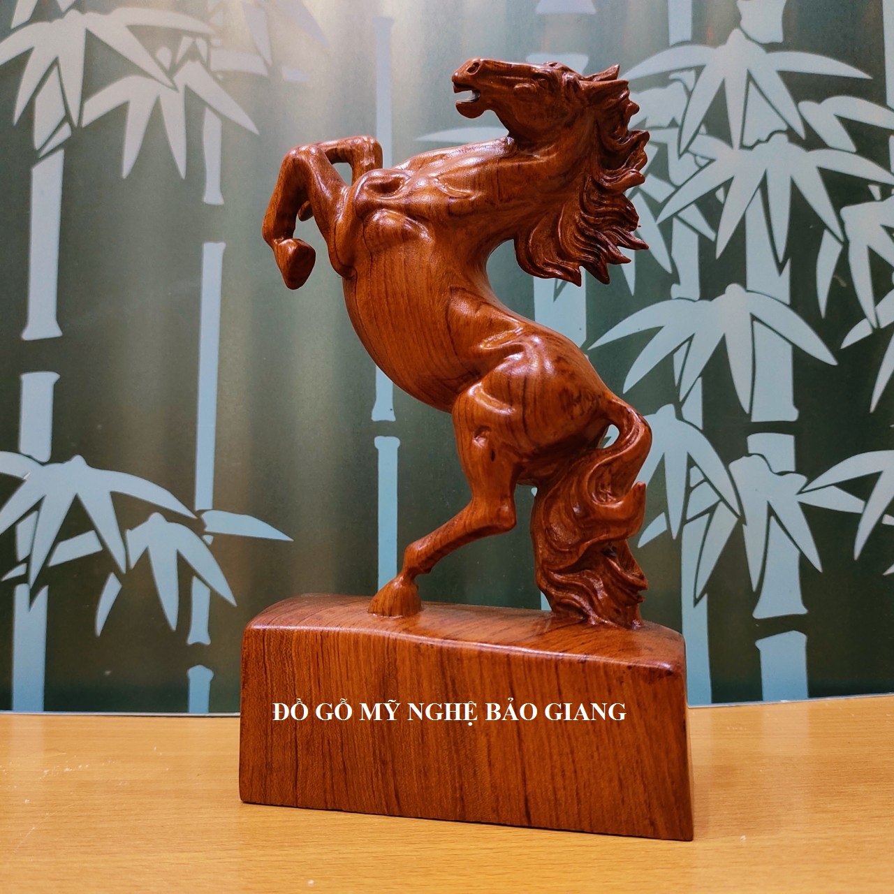 Tượng con ngựa gỗ hương cao 20 cm