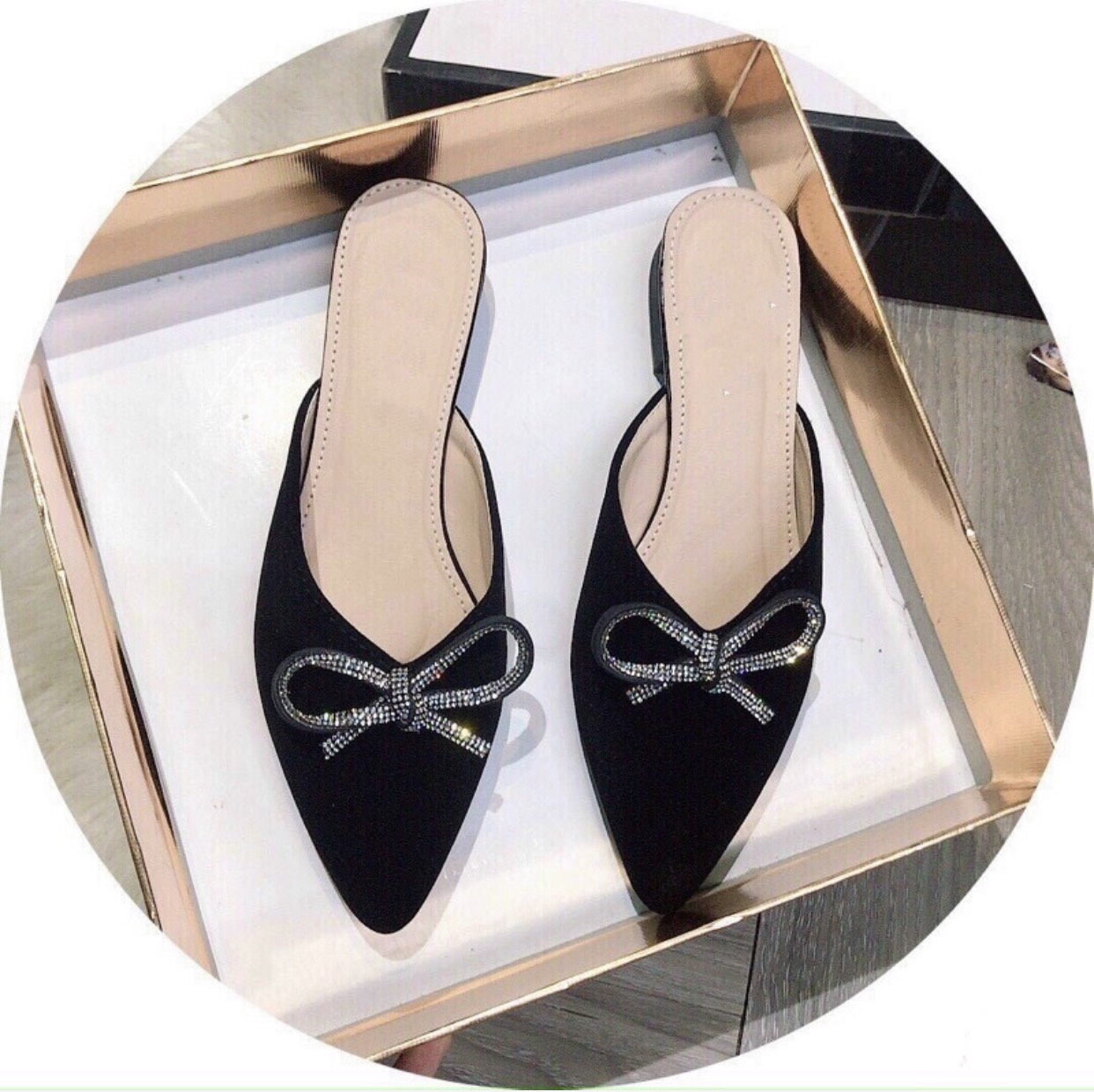 [Hoàn tiền 15%][Ảnh thật] Giày sục nữ mũi nhọn đế 2p đính đá xinh xắn da mềm êm chân-SU13