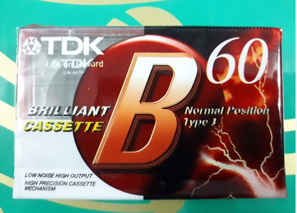 Băng cassette TDK trắng