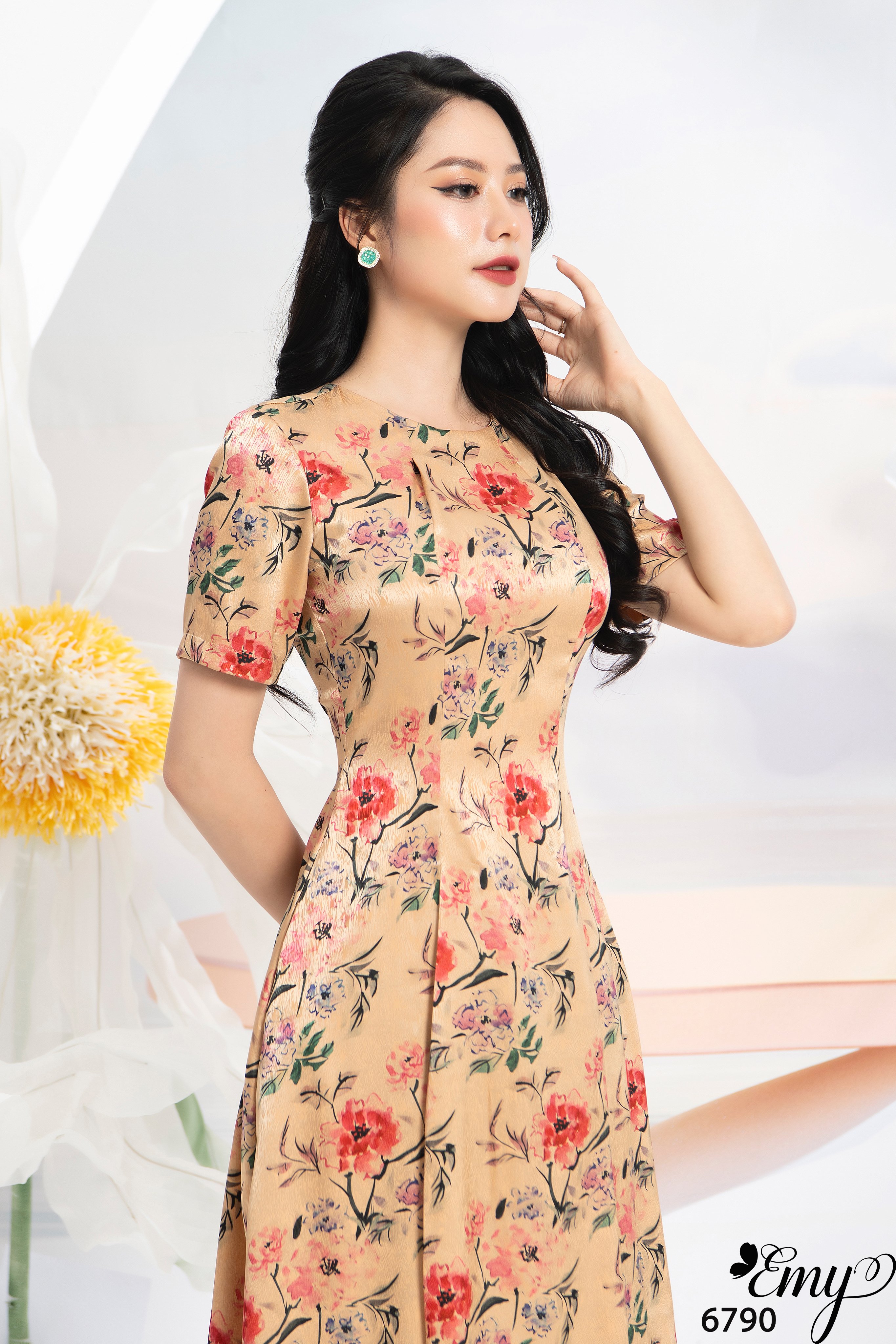 Đầm EMY EM6790 Xoè Cổ Tròn Lụa Vân