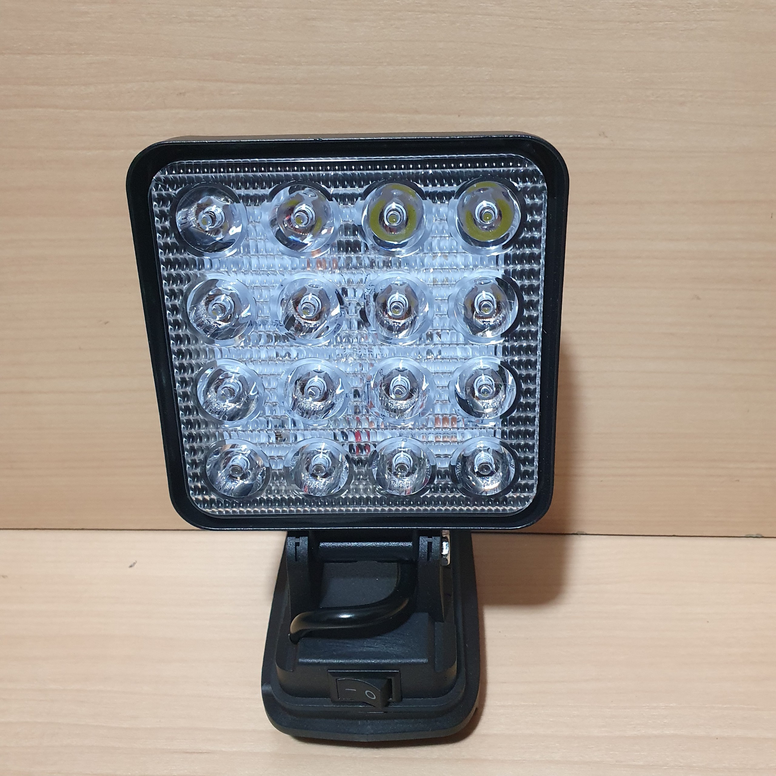 Thân Đèn pha LED sử dụng Pin chung chân Pin Phổ Thông