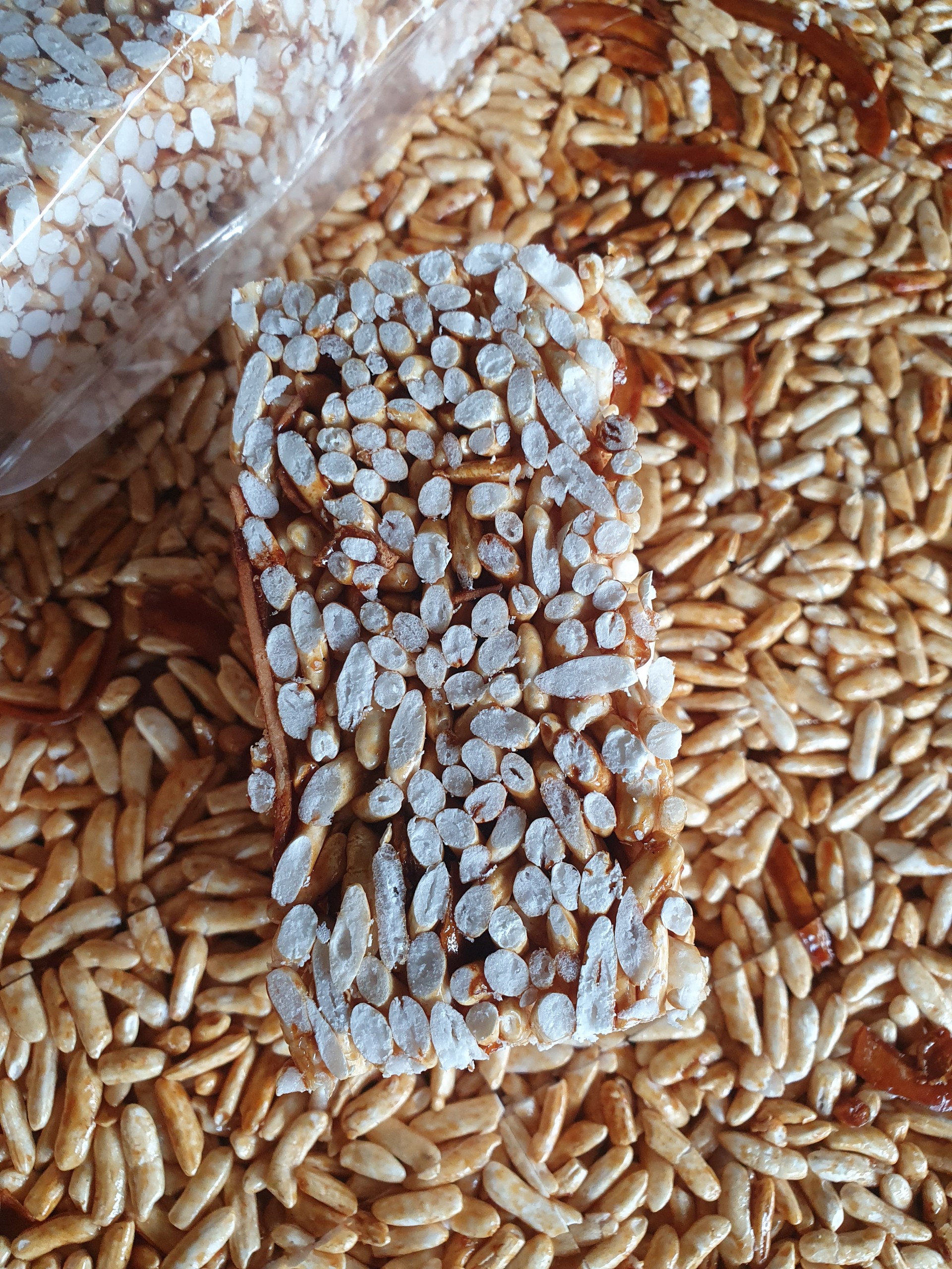 cốm gạo ngào đường thơm ngon