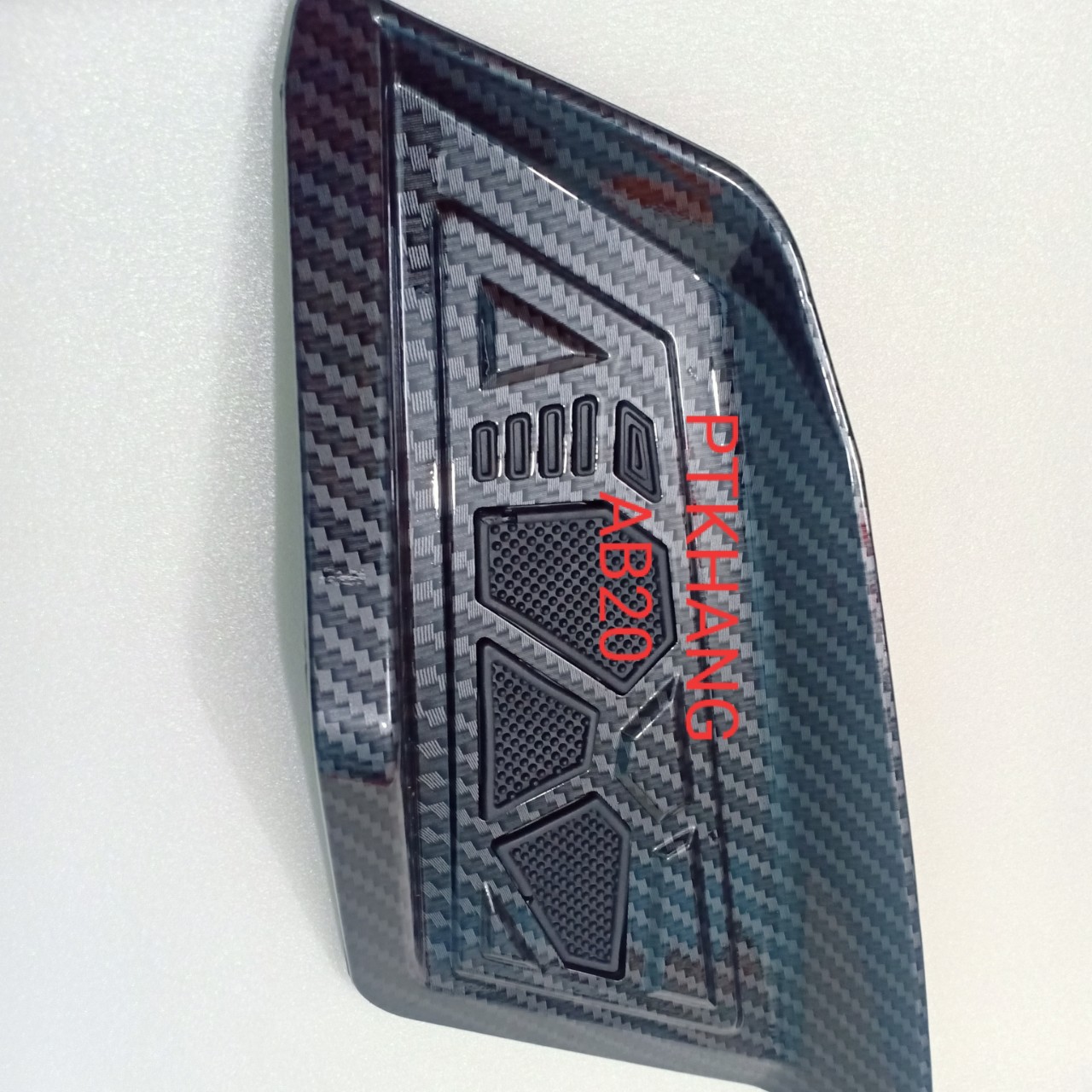 ỐP GÁC CHÂN EM BÉ XE AIRBLADE 2020 CARBON