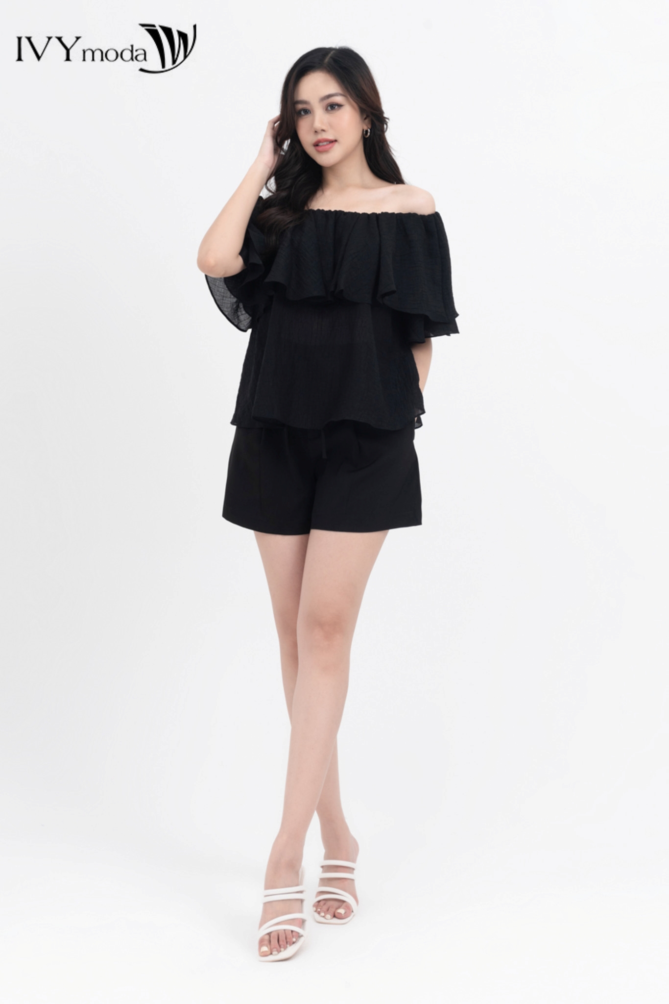 Áo lụa trễ vai dáng suông IVY moda MS 16M8245