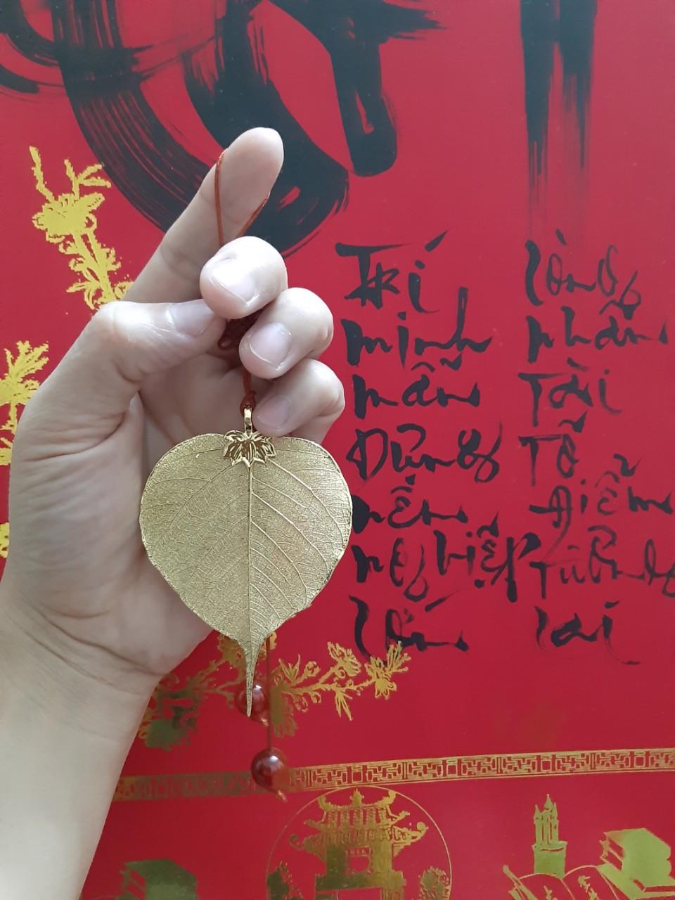 Lá Bồ Đề dát vàng treo xe ô tô