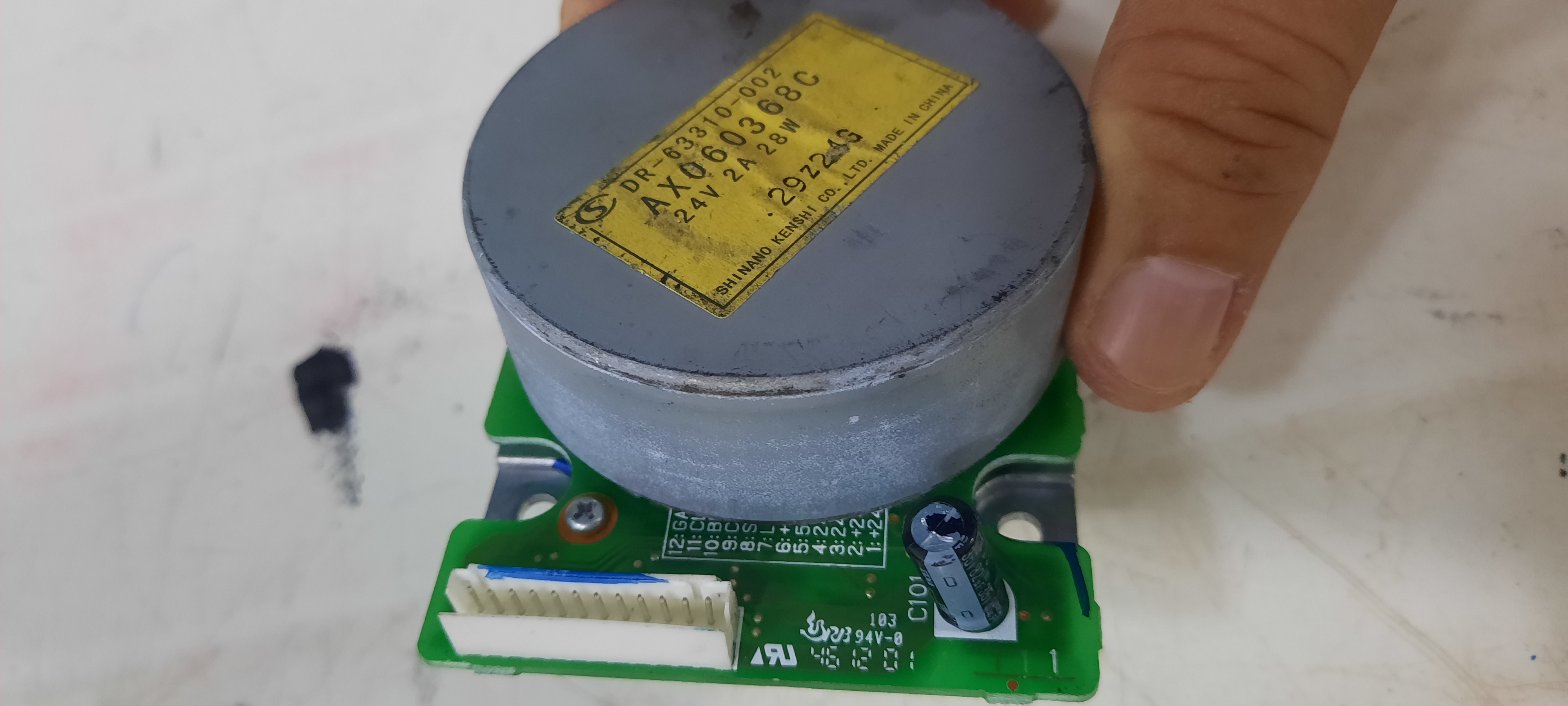 Motor không chổi than 28w  cốt 5mm chế quạt