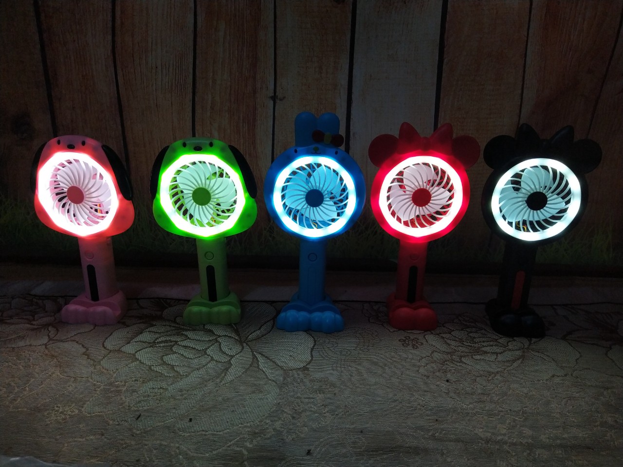 Quạt Mini Pin Sạc Có Đế Để Bàn,có đèn,