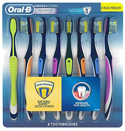 Bàn chải đánh răng Oral-B Cross Action n Advanced kháng khuẩn lông mềm