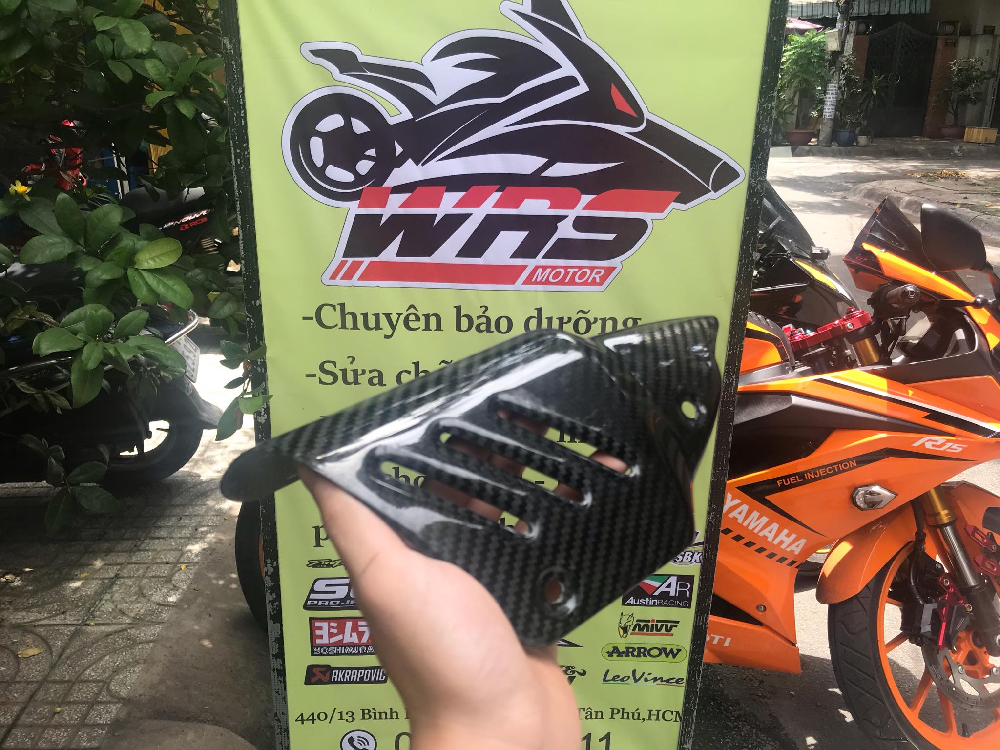 ỐP PÔ R1 SƠN CARBON