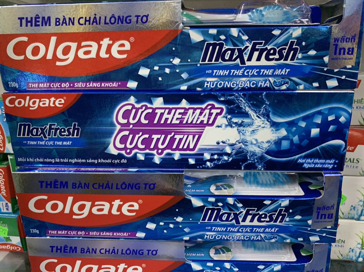 Kem đánh răng Colgate Max Fresh 230g