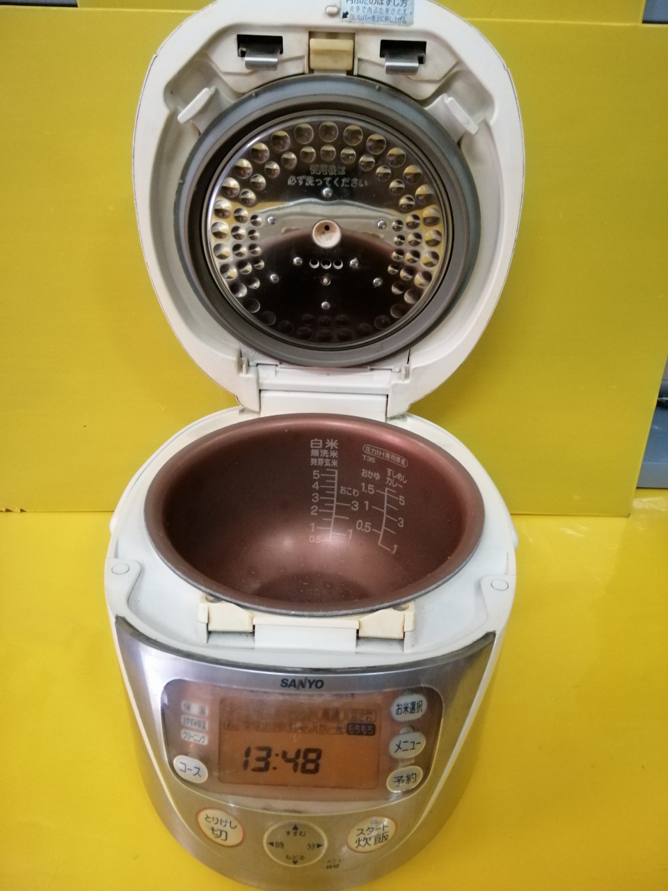 Nồi cơm nội địa Nhật Sanyo mặt quỷ ECJ-GG10 (1.0L)