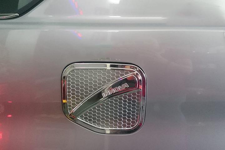 [Hỗ trợ lắp đặt khách Hà Nội] ỐP NẮP XĂNG THEO XE TOYOTA INNOVA 2015 - 2018