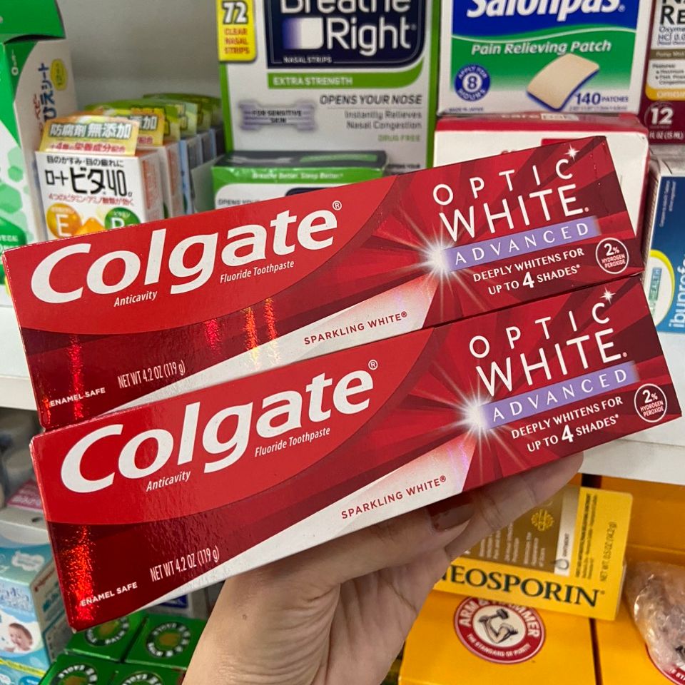 Kem đánh răng siêu trắng Colgate Optic White 119g