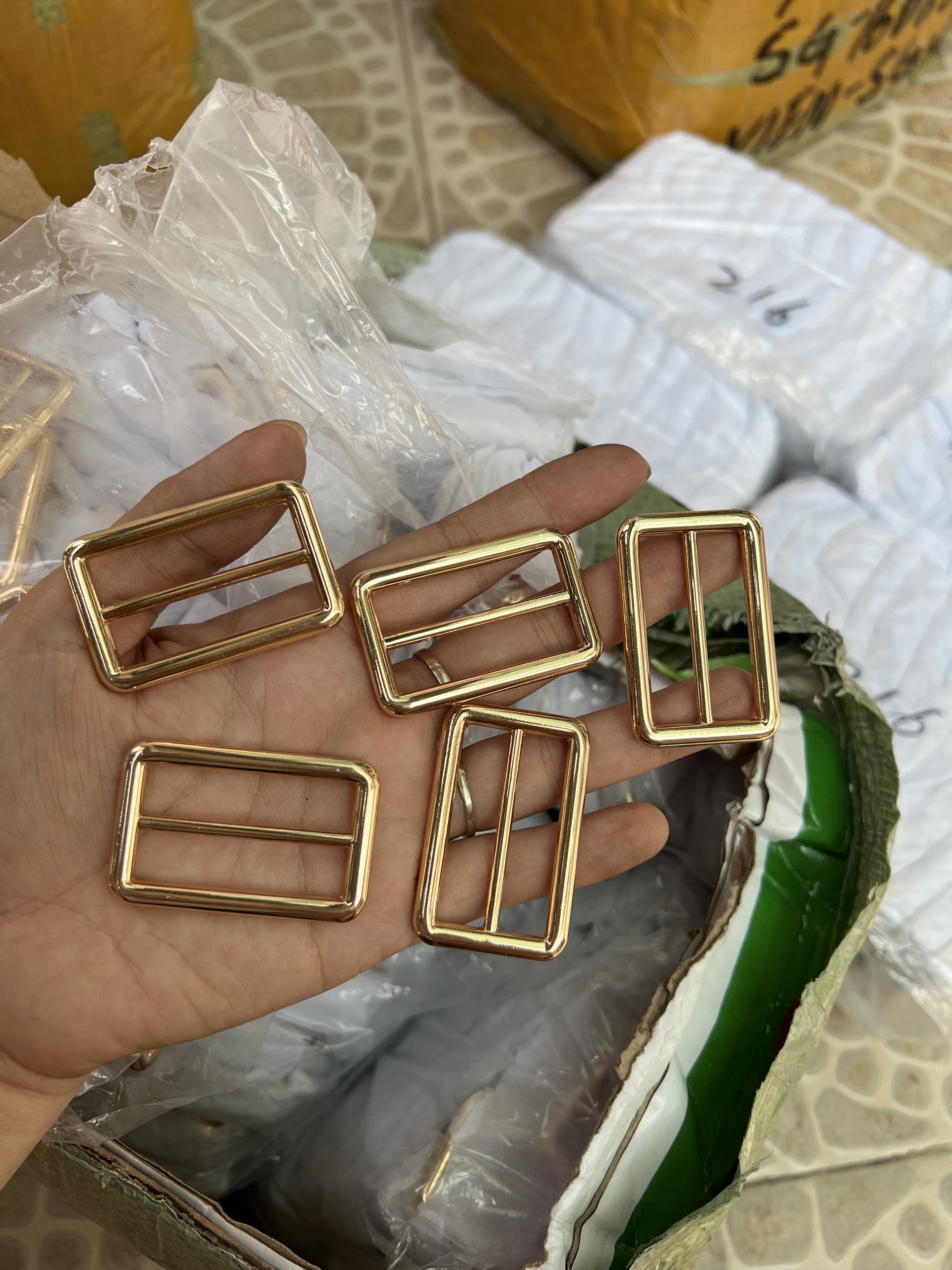 Khoen Tăng đúc 3.8cm vàng (lọt lòng) 18k/cái