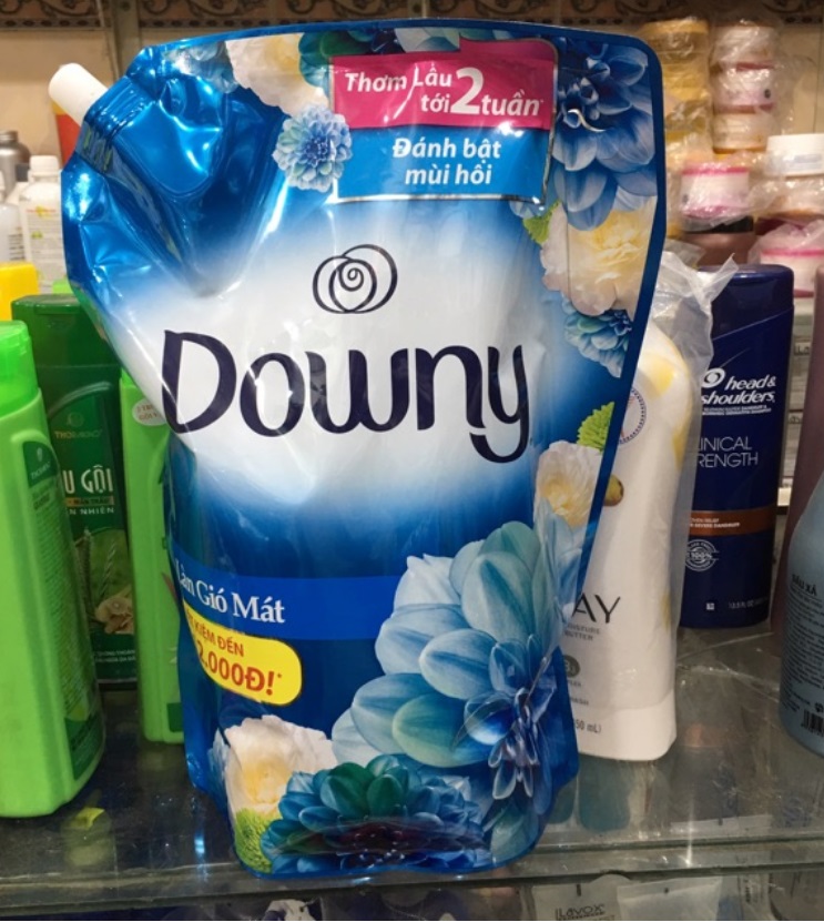 Nước xả vải đậm đặc Downy làn gió mát túi 2.3 lít