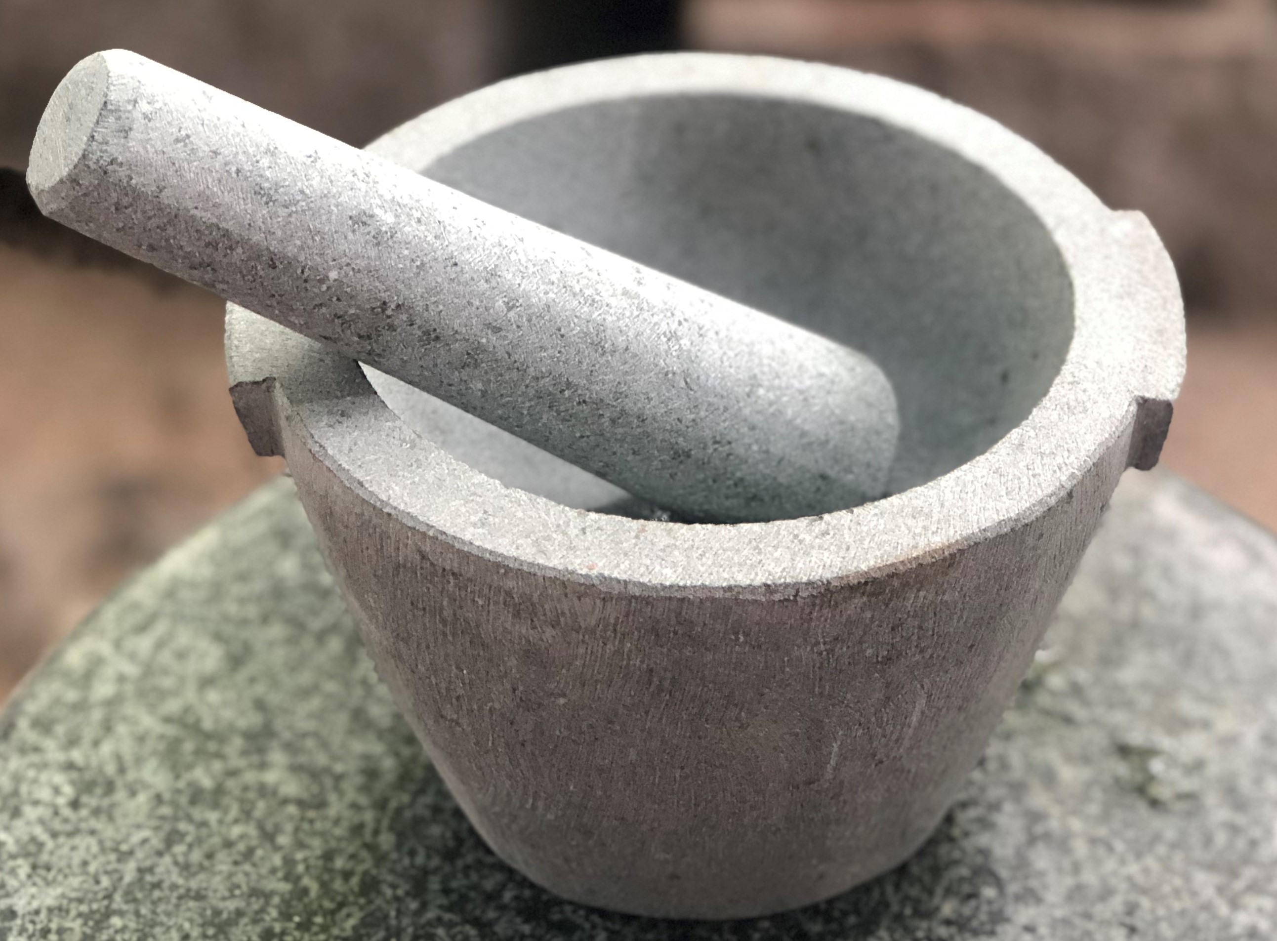 bộ sản phẩm cối đá + chày đá đường kính 16cm
