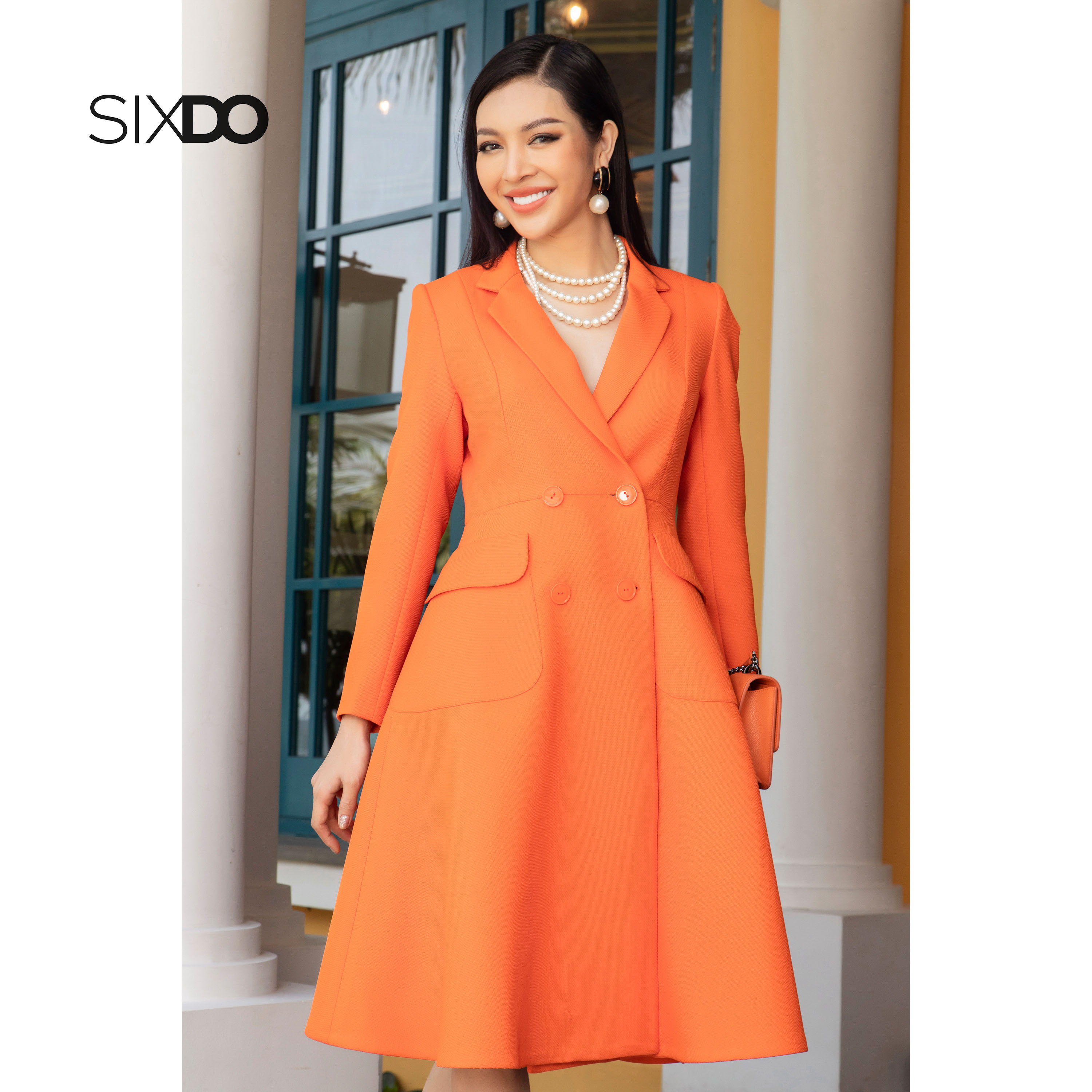 Áo khoác nữ xòe dáng dài SIXDO (Orange Swing Back Long Woven Coat)