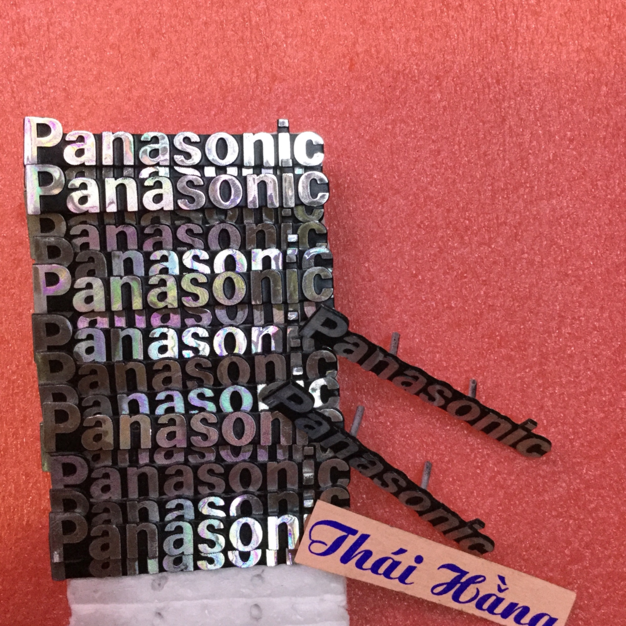Lô gô chữ tivi Panasonic giá 2 đôi