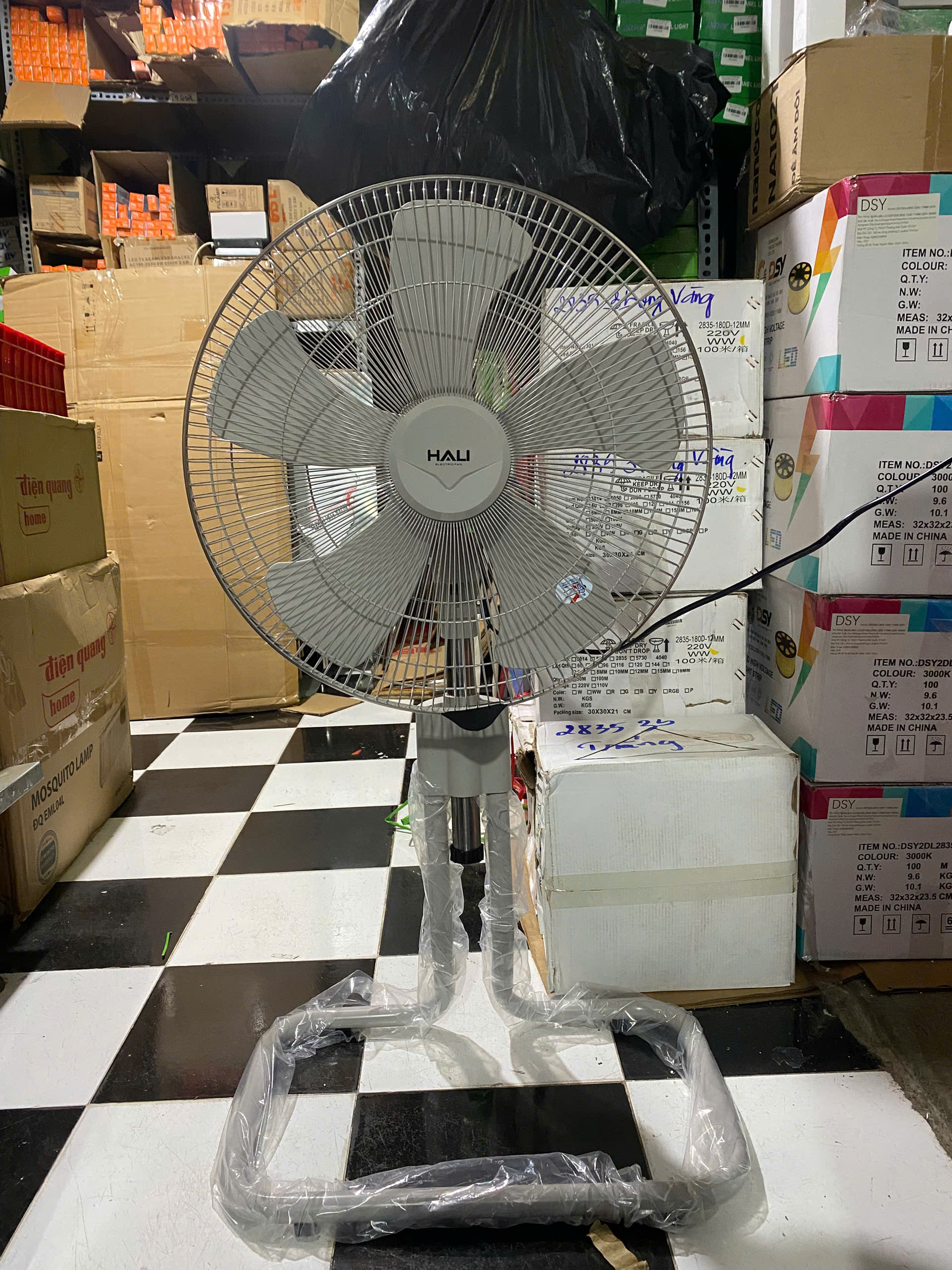 Quạt sàn lửng Hali LS209 công suất 120W, sải cánh 50cm, chân đế kim loại  chắc chắn - Hàng chính hãng | Lazada.vn