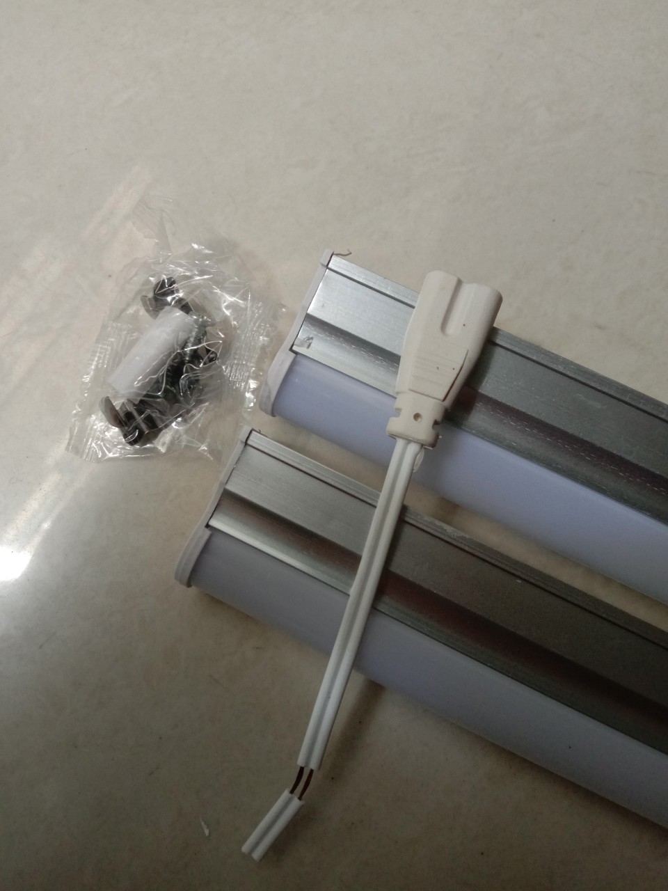Bộ đèn led liền thân T4 30cm