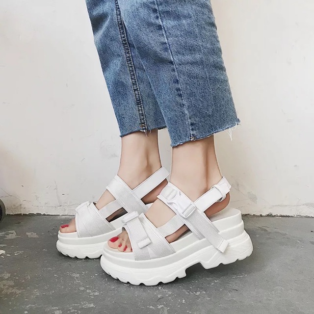 CÓ SẴN SANDAL CAO (ẢNH THẬT)
